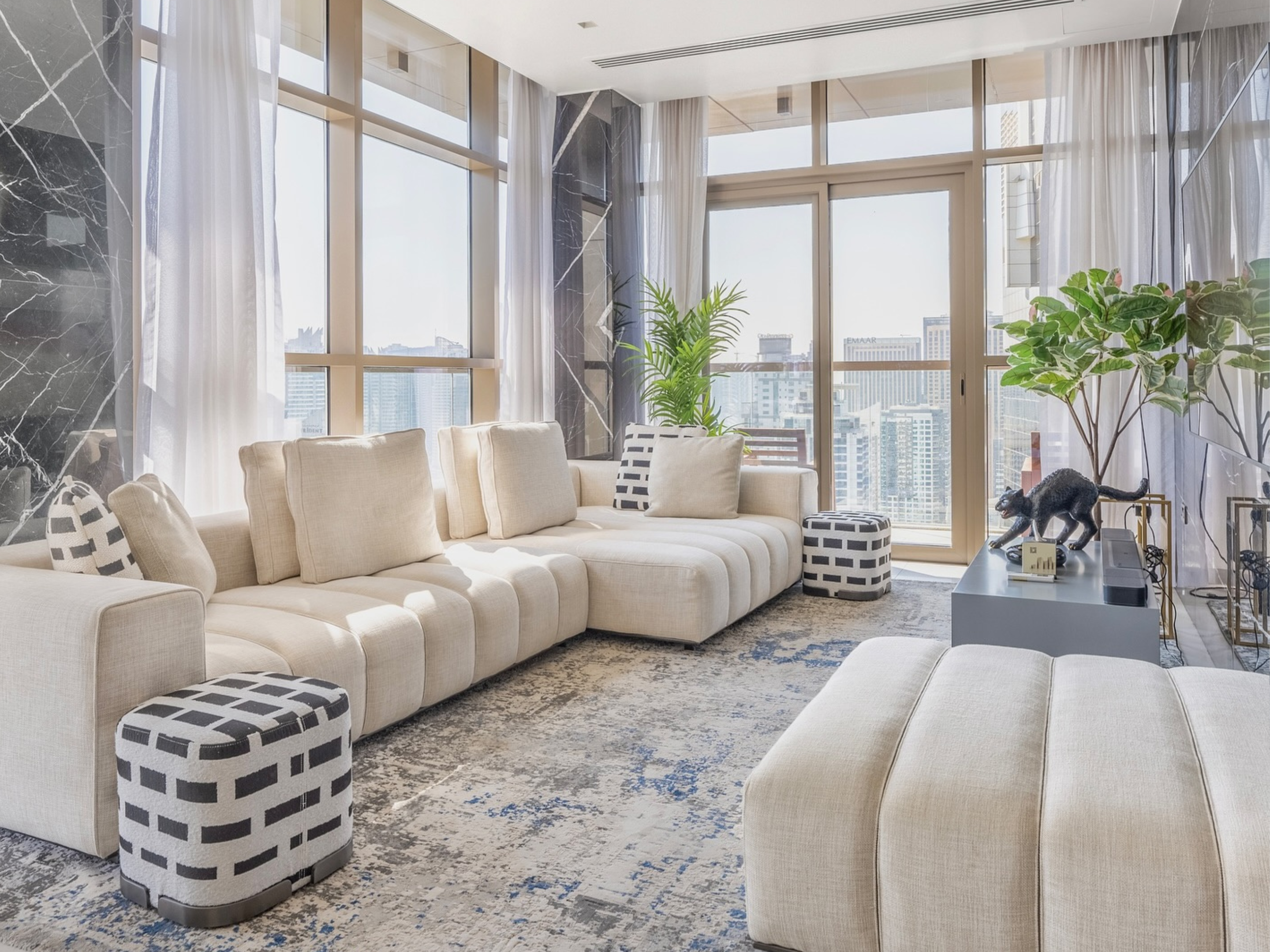 365 Luxury Homes